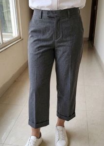 ✨SALE✨Chic Grey Cropped Trousers