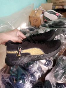 NEW NO SNEAKERS SHOES FOR MEN.