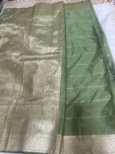 Elegant olive 🫒 Silk Saree with Gold Zari Work