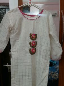 Elegant White Checked Kurta XL size