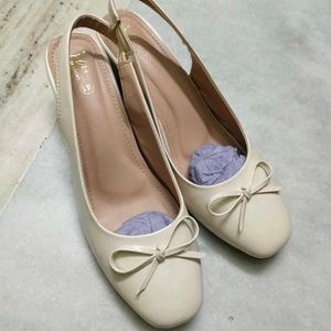 Elegant Beige Ballet Flats with Bow