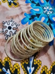 Set  of  12 Traditional Bangles se