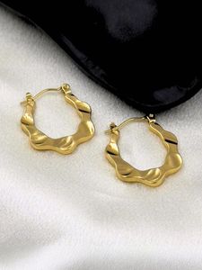 Chic Gold Statement Hoop Earrings