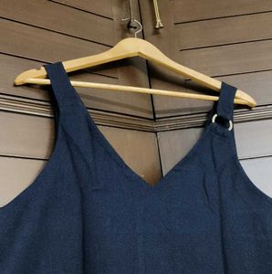 LE Pitta Navy Blue V-Neck Ring Detail Dress