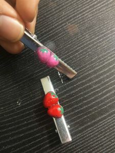 Minimal Strawberry Hairclips🍓