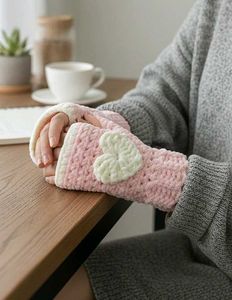 Heart Detail Crochet Pink Gloves