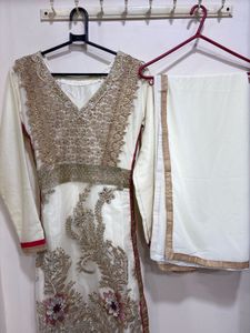Elegant White Kurta Set with Intricate Embellishme