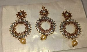 Exquisite Kundan Maang Tikka &amp; Earrings Set