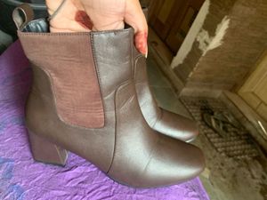 Chic Brown Block Heel Ankle Boots