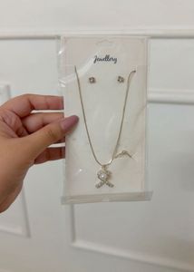 Elegant White Necklace Pendant & Earrings Set
