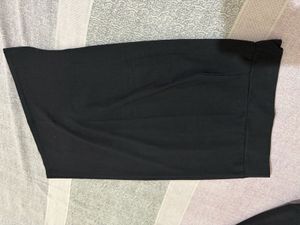 Classic Black Knee-Length Pencil Skirt