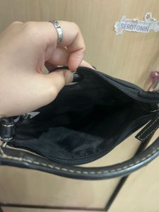 SALE Y2k Black Guess Mini Hand Bag + Charm free