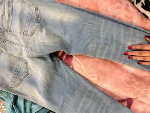 Light Distressed Denim Jeans (ripped)