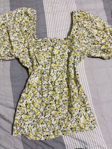 floral pretty yellow top