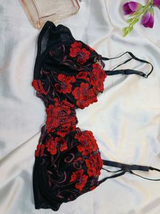 🇳🇿💫🎀Elegant Black &amp; Red Floral Lace Bra