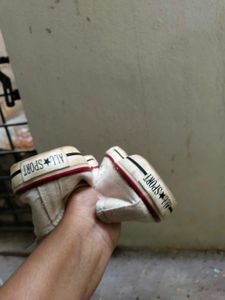 converse like white shoes