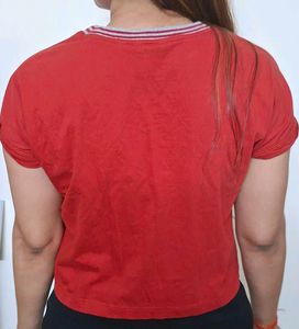Casual cropped tee
