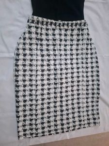 Chic Houndstooth Sheath skirt