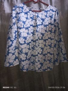 Blue &amp; White Floral Print Top