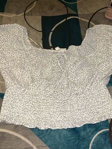 Chic Leopard Print Smocked Crop Top