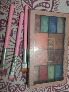 Eyeshadow Palette with Brushes