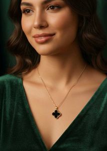 Floral Earring &amp; Clover Necklace Set