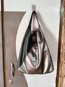 Chic Two-Tone Hobo Handbag