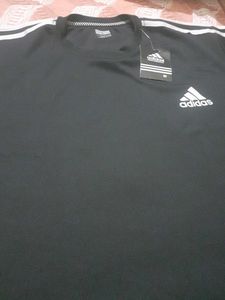 Adidas T-Shirt
