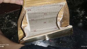 this is  weeding unique clutch