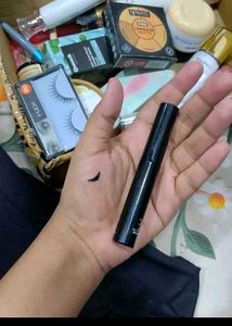 Swiss Beauty eyelash glue black in colour