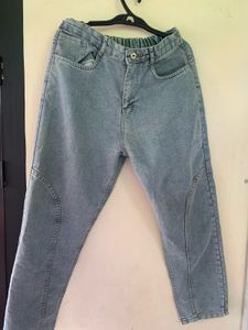 Light Wash Relaxed Fit Jeans