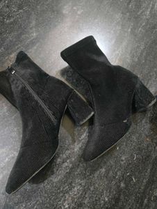 Chic Black Corduroy Boots