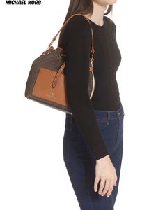 MICHAEL KORS*  *MAEVE MEDIUM BUCKET BAG*