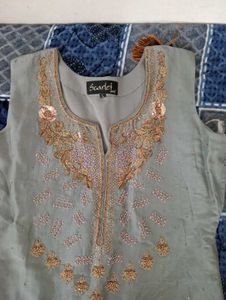 Embellished Grey Sleeveless Kurta