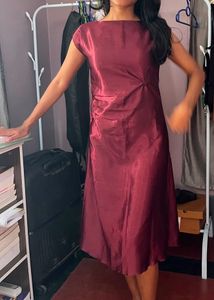 Elegant Burgundy Midi Dress