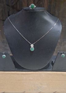 Elegant Emerald Jewelry Set