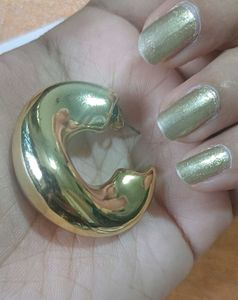 🌟 Chunky Gold Hoop Earrings 🌟
