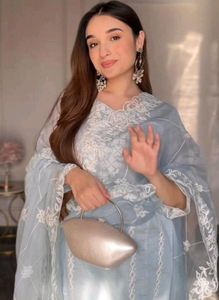 Beautiful Designer Pakistani Suit Set