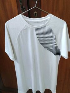 Stylish White Graphic T-shirt