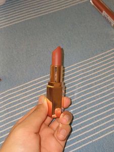 PRAUSH Lipstick - Elegant &amp; Long-Lasting
