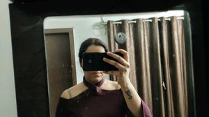 Madame halter neck wine top