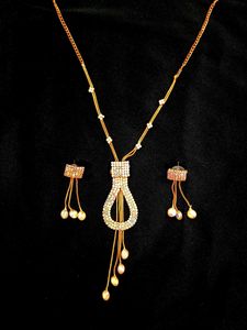 Sparkling Pendant Necklace and Earrings Set
