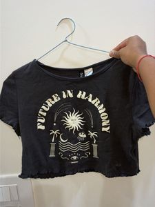 Graphic Print Crop Top