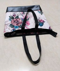 ➕️Free Pouch 🆕️ Flower Print With Leather Purse