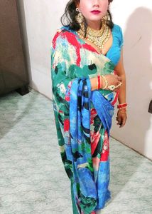 Vibrant Abstract Print Saree with blause atach