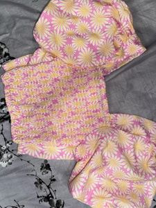 Pink Daisy Print top