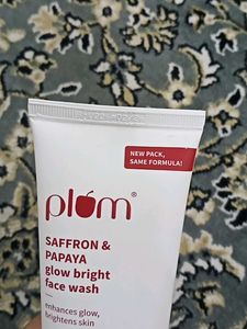 Plum Saffron &amp; Papaya Glow Bright Face Wash