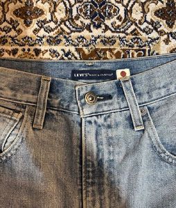 Distressed Light Wash Wide Leg Jeans