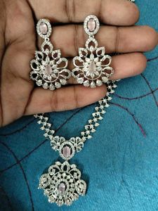 Stunning Necklace &amp; Earring Set