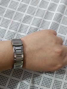 Quartz Classic Metal Band Wristwatch